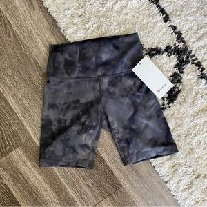 Wunder Train High-Rise Short with Pockets 8"